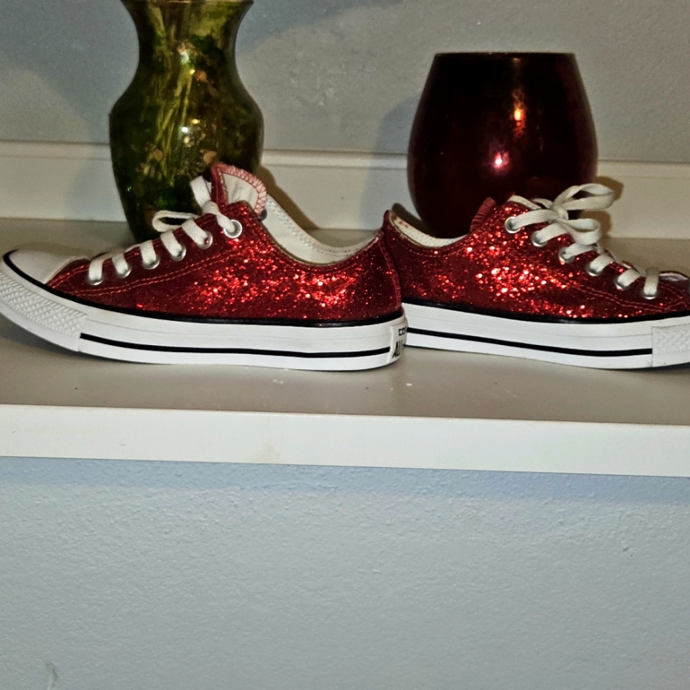 Converse Ruby Red glitter low tops Size 7